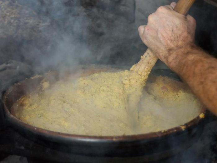 In festa con un giro di polenta. A Domodossola il percorso gastronomico "in giallo"