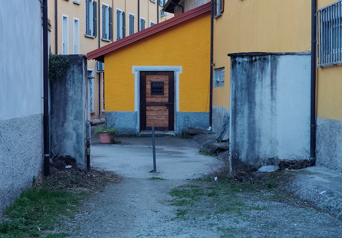 Via Cioia di Monzone: il vicolo dimenticato del centro domese. L'interpellanza
