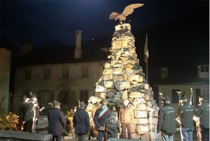Centenario del Gruppo Alpini di Vanzone: deposizione di una corona d'alloro