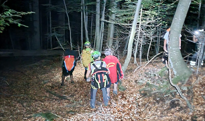 Quattro escursionisti spagnoli persi di notte nei boschi a Viganella, recuperati 