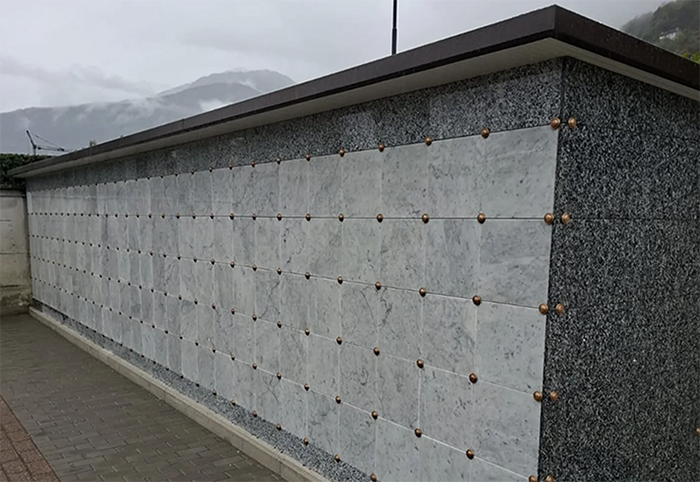 Nuove cellette ossario e cinerarie prefabbricate per il cimitero di Preglia