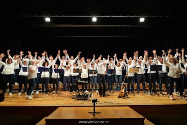 La "musica per tutti" del Coro Blu a Crevola