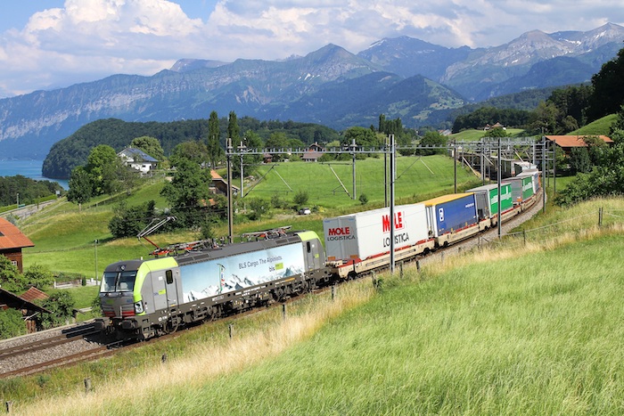 CargoBeamer eröffnet neue Strecke Lüttich–Domodossola