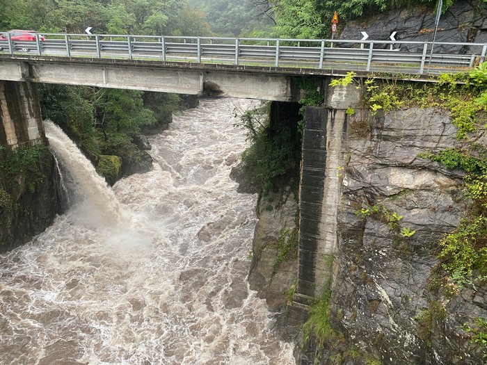 Duecento millimetri di pioggia in 36 ore: fiumi in piena e lago in crescita