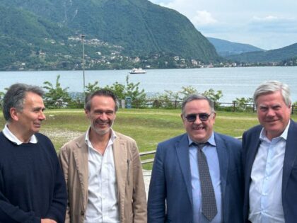 L'addio critico al Maggiore del direttore artistico apre la bagarre politica
