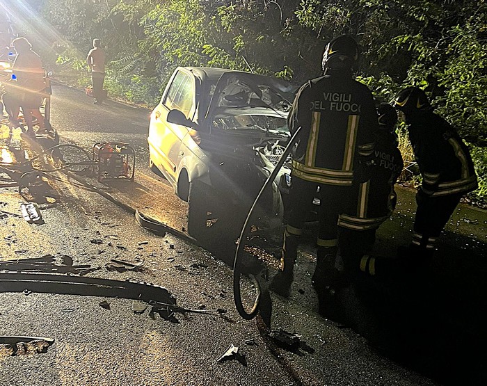 Scontro frontale notturno sulla ss34 a Ghiffa: feriti