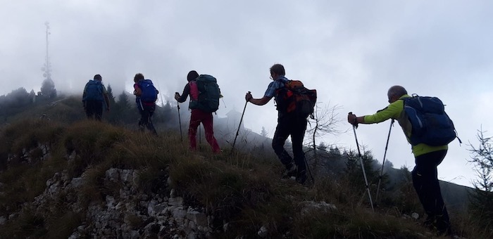 Sicurezza in montagna dopo i 65: il CAI lancia il Decalogo per escursionisti senior