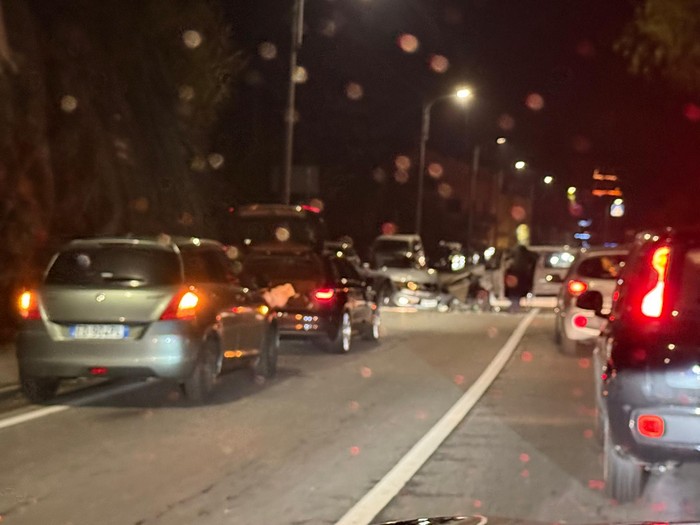 Frontale tra due auto sulla ss34 a Fondotoce