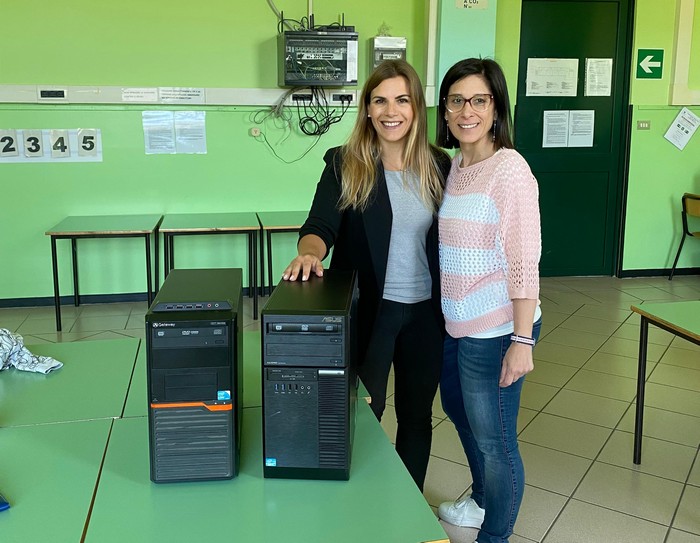 Il Comune ricompra i pc rubati alla scuola elementare