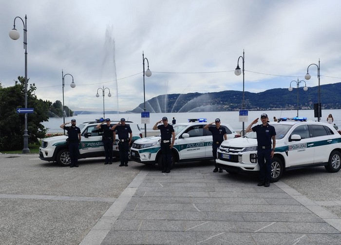 L'omaggio dei vigili di Verbania al collega morto in servizio a Genova