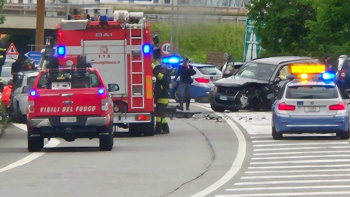 Scontro tra due auto al ponte sul Toce