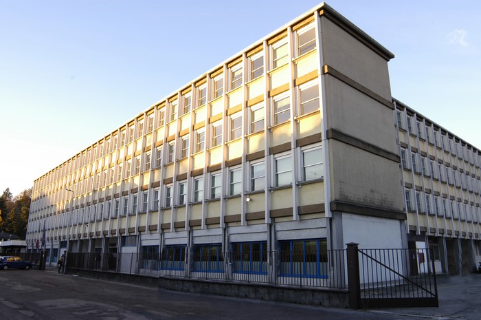 I ladri non si risparmiano neanche il “Ferrini”: altra spaccata notturna a scuola
