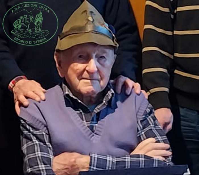 L'addio di Stresa a Grisoni, il decano dei barcaioli