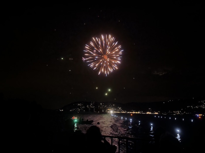 Crociera in notturna per ammirare i fuochi di Arona dal lago